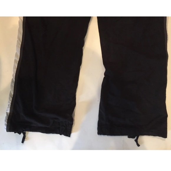 NIKE TRACK PANTS SIZE XL 16-18 WITH INTERNAL LINING BLACK, WHITE & GRAY - Picture 4 of 11